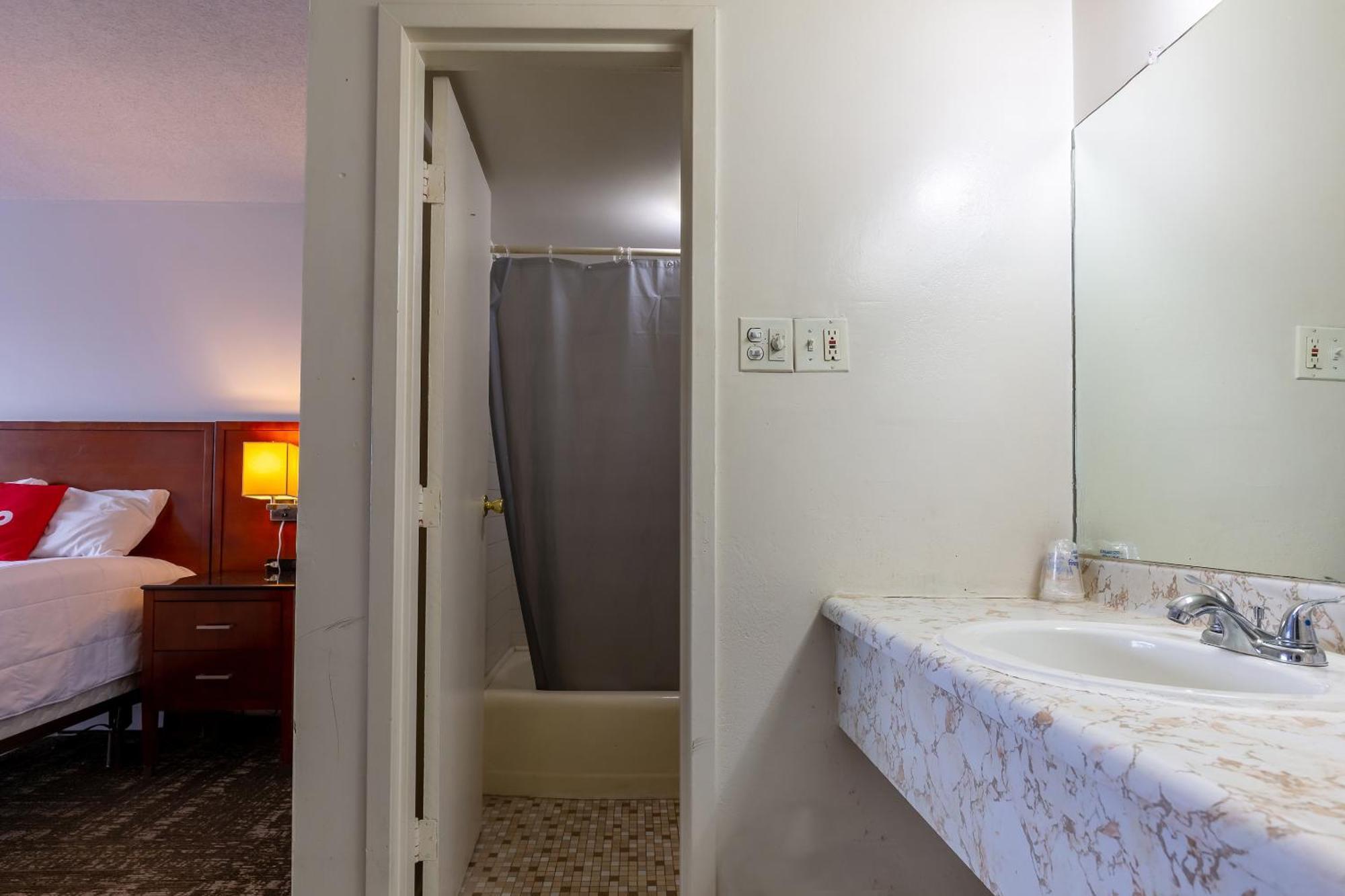 Hotel Oyo At Chicago International Airport, Il Rockford